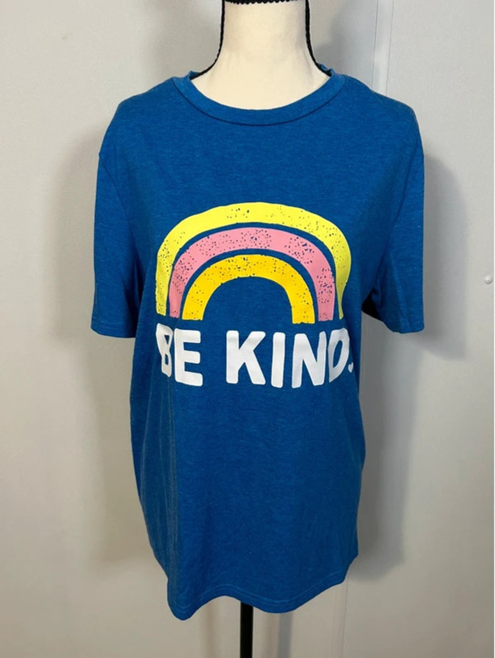 Blue Rainbow “Be Kind” Graphic T-Shirt Women’s L